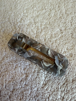 Barrette