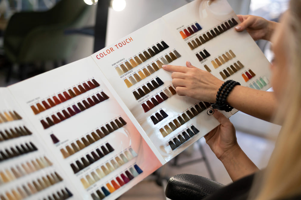 Comment restaurer et réparer les cheveux colorés